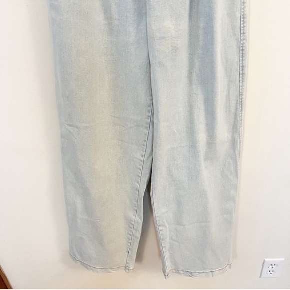 Nichole Lynel Wide Leg High Rise Elastic Waist Pull on Jeans Light Blue Small - Picture 3 of 9